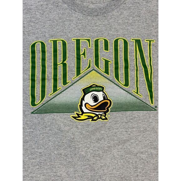 Captivating Men's Oregon Ducks T-Shirt Medium Grey Short Sleeve Green Logo - Picture 2 of 5
